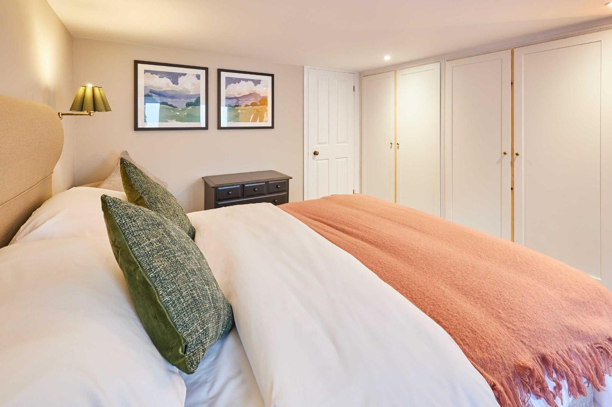 Host & Stay - The Raven Hotel มัช เวนล็อค ภายนอก รูปภาพ