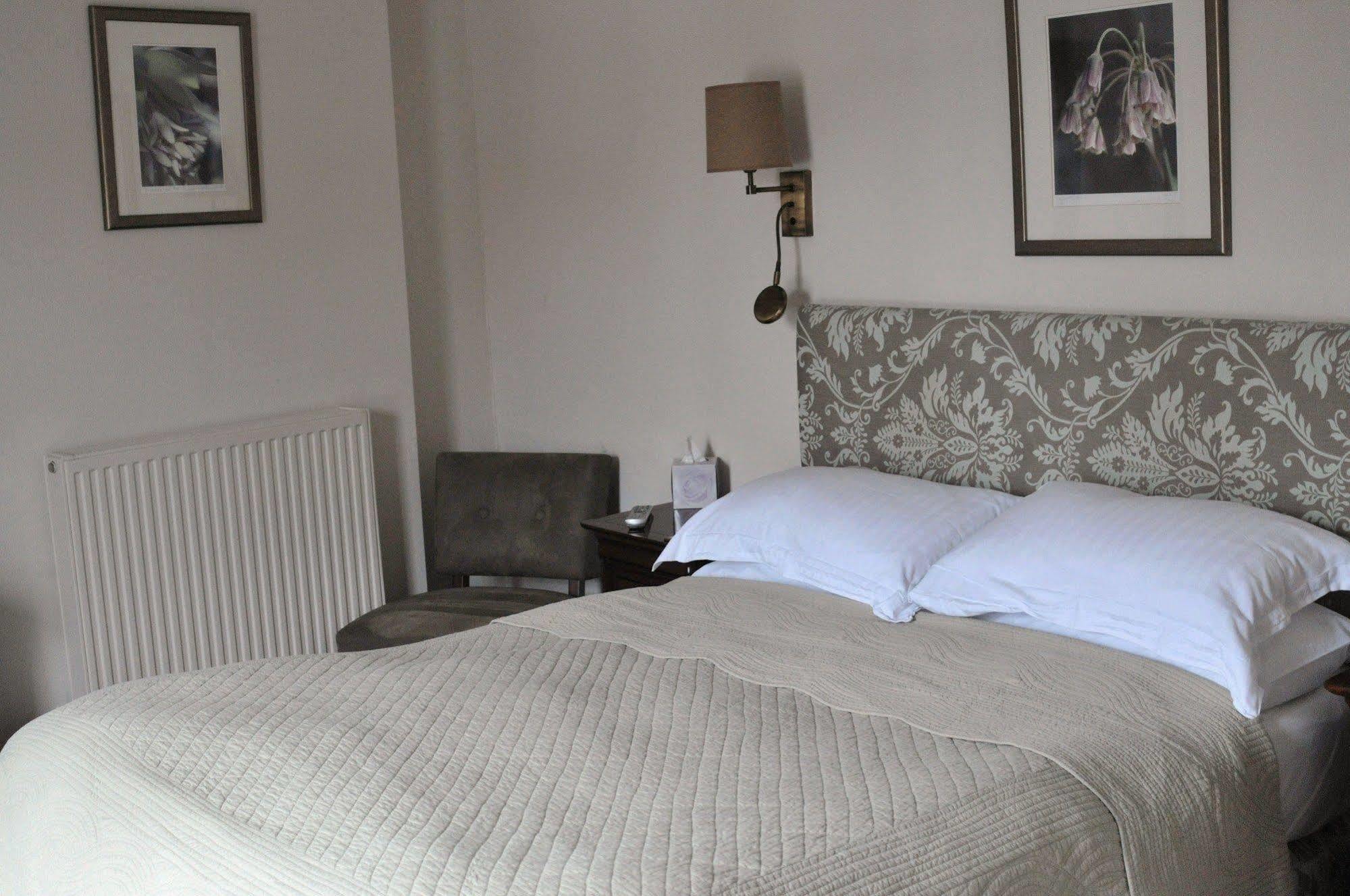 Host & Stay - The Raven Hotel มัช เวนล็อค ภายนอก รูปภาพ